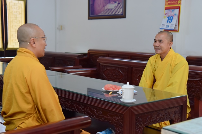 Thượng toạ Thích Nhật Từ chia sẻ pháp thoại đến chư Tăng và Phật tử chùa Hoằng Pháp