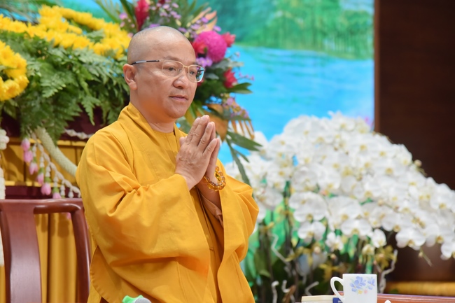 Thượng toạ Thích Nhật Từ chia sẻ pháp thoại đến chư Tăng và Phật tử chùa Hoằng Pháp