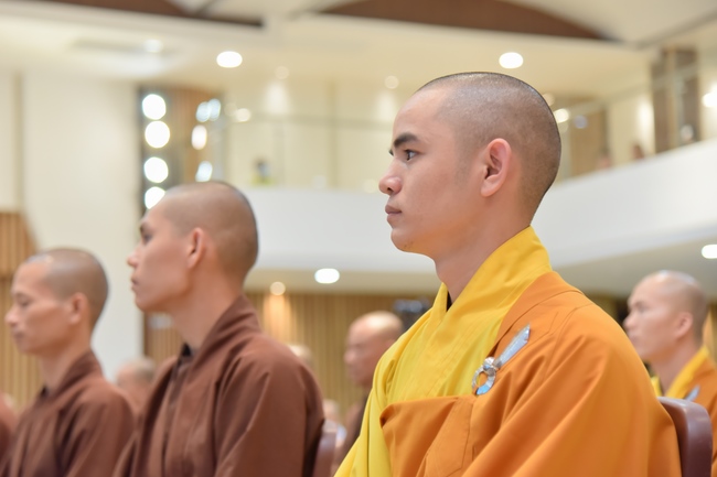 Thượng toạ Thích Nhật Từ chia sẻ pháp thoại đến chư Tăng và Phật tử chùa Hoằng Pháp