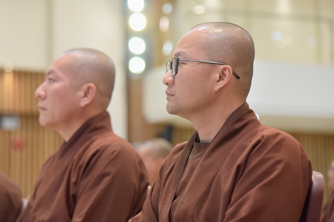 Thượng toạ Thích Nhật Từ chia sẻ pháp thoại đến chư Tăng và Phật tử chùa Hoằng Pháp