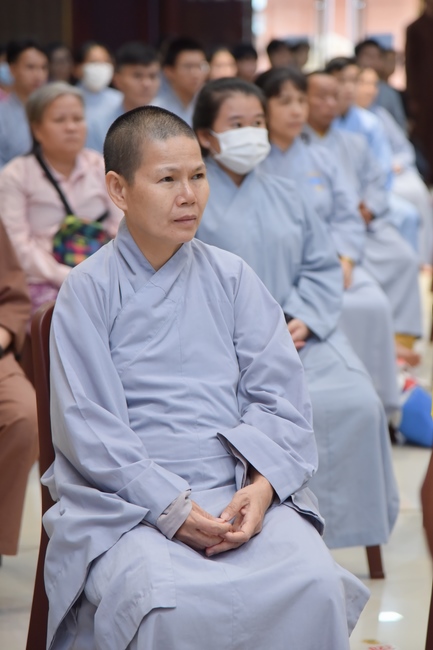 Thượng toạ Thích Nhật Từ chia sẻ pháp thoại đến chư Tăng và Phật tử chùa Hoằng Pháp