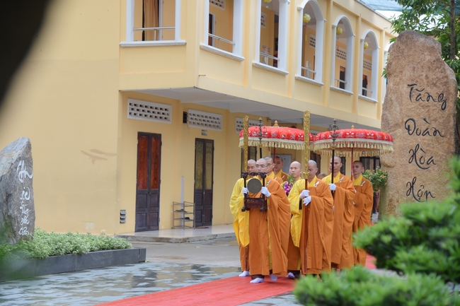 Thượng toạ Thích Nhật Từ chia sẻ pháp thoại đến chư Tăng và Phật tử chùa Hoằng Pháp