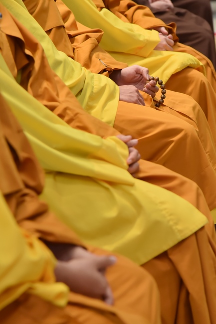 Thượng toạ Thích Nhật Từ chia sẻ pháp thoại đến chư Tăng và Phật tử chùa Hoằng Pháp