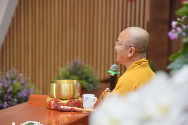 Thượng toạ Thích Nhật Từ chia sẻ pháp thoại đến chư Tăng và Phật tử chùa Hoằng Pháp