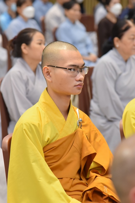 Thượng toạ Thích Nhật Từ chia sẻ pháp thoại đến chư Tăng và Phật tử chùa Hoằng Pháp