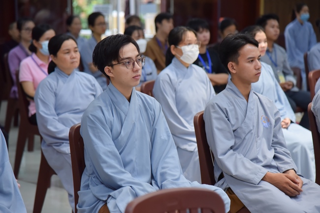 Thượng toạ Thích Nhật Từ chia sẻ pháp thoại đến chư Tăng và Phật tử chùa Hoằng Pháp