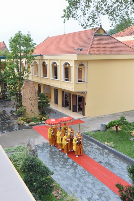 Thượng toạ Thích Nhật Từ chia sẻ pháp thoại đến chư Tăng và Phật tử chùa Hoằng Pháp