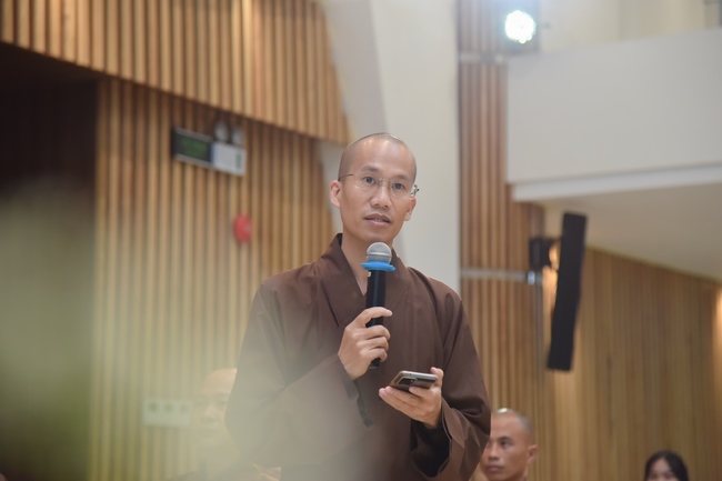 Thượng toạ Thích Nhật Từ chia sẻ pháp thoại đến chư Tăng và Phật tử chùa Hoằng Pháp