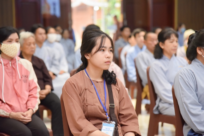 Thượng toạ Thích Nhật Từ chia sẻ pháp thoại đến chư Tăng và Phật tử chùa Hoằng Pháp