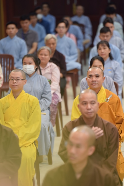 Thượng toạ Thích Nhật Từ chia sẻ pháp thoại đến chư Tăng và Phật tử chùa Hoằng Pháp