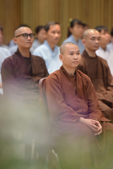 Thượng toạ Thích Nhật Từ chia sẻ pháp thoại đến chư Tăng và Phật tử chùa Hoằng Pháp