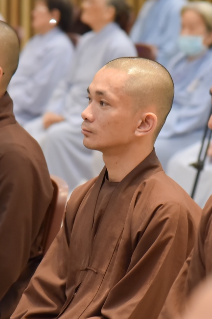 Thượng toạ Thích Nhật Từ chia sẻ pháp thoại đến chư Tăng và Phật tử chùa Hoằng Pháp