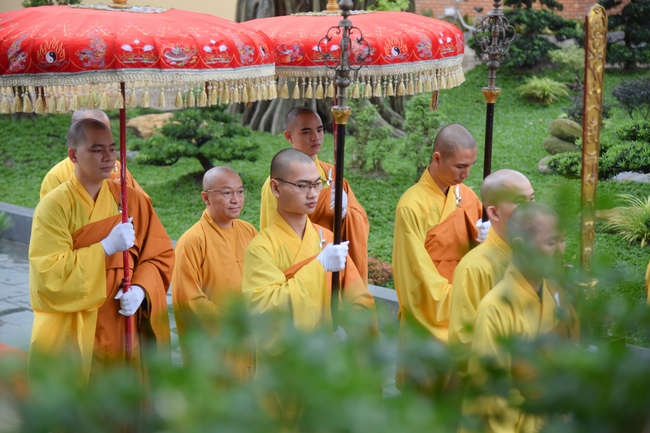 Thượng toạ Thích Nhật Từ chia sẻ pháp thoại đến chư Tăng và Phật tử chùa Hoằng Pháp