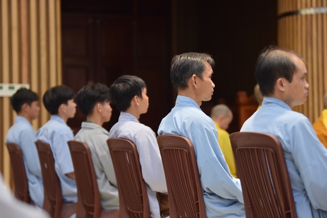 Thượng toạ Thích Nhật Từ chia sẻ pháp thoại đến chư Tăng và Phật tử chùa Hoằng Pháp