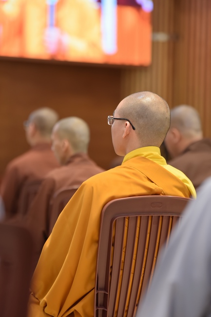 Thượng toạ Thích Nhật Từ chia sẻ pháp thoại đến chư Tăng và Phật tử chùa Hoằng Pháp