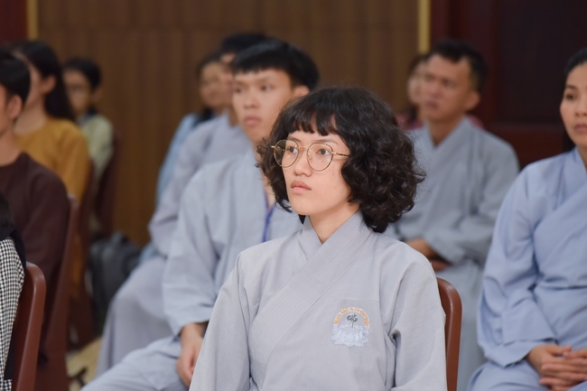 Thượng toạ Thích Nhật Từ chia sẻ pháp thoại đến chư Tăng và Phật tử chùa Hoằng Pháp