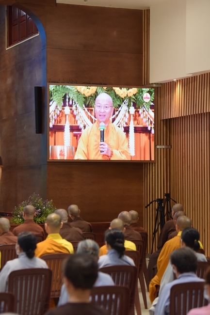 Thượng toạ Thích Nhật Từ chia sẻ pháp thoại đến chư Tăng và Phật tử chùa Hoằng Pháp