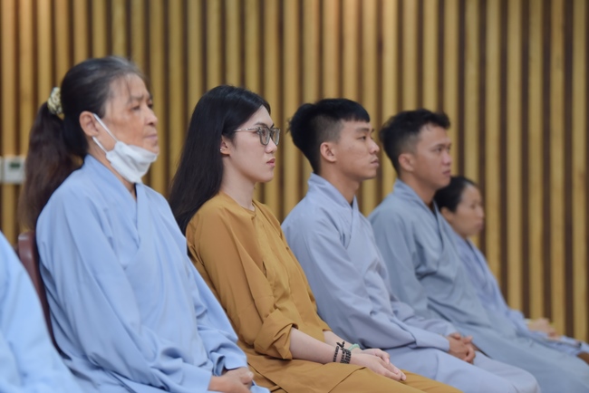 Thượng toạ Thích Nhật Từ chia sẻ pháp thoại đến chư Tăng và Phật tử chùa Hoằng Pháp