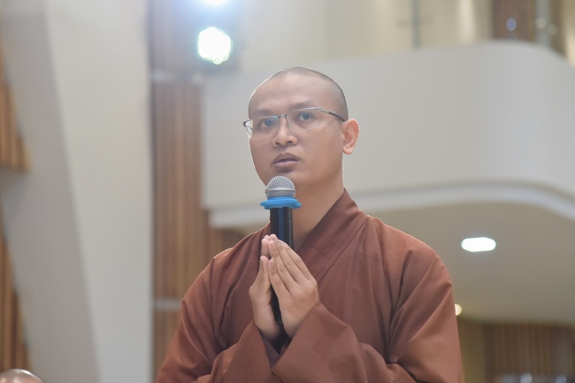 Thượng toạ Thích Nhật Từ chia sẻ pháp thoại đến chư Tăng và Phật tử chùa Hoằng Pháp