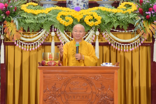 Thượng toạ Thích Nhật Từ chia sẻ pháp thoại đến chư Tăng và Phật tử chùa Hoằng Pháp