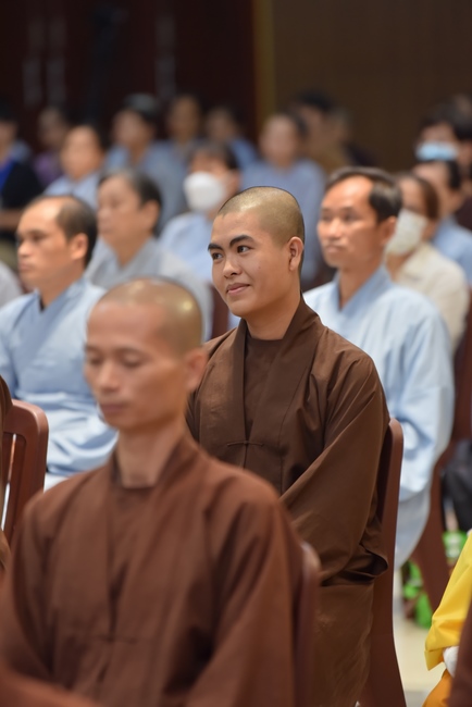 Thượng toạ Thích Nhật Từ chia sẻ pháp thoại đến chư Tăng và Phật tử chùa Hoằng Pháp