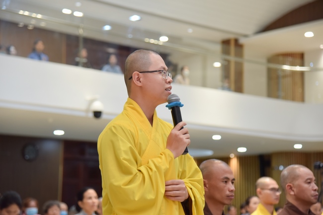 Thượng toạ Thích Nhật Từ chia sẻ pháp thoại đến chư Tăng và Phật tử chùa Hoằng Pháp