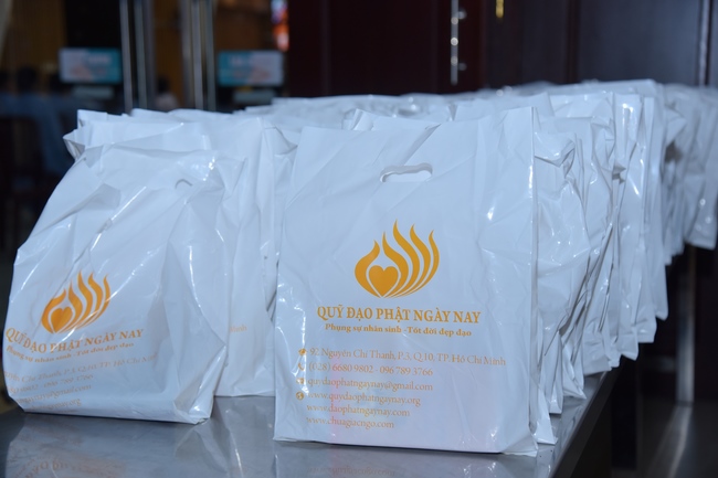 Thượng toạ Thích Nhật Từ chia sẻ pháp thoại đến chư Tăng và Phật tử chùa Hoằng Pháp