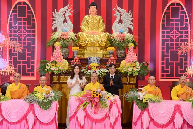 Wedding Ceremony at the pagoda