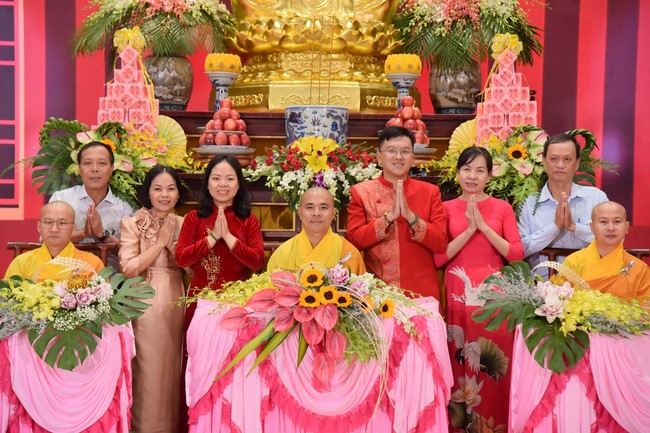 Wedding Ceremony at the pagoda