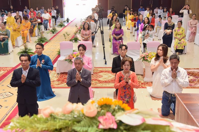 Wedding Ceremony at the pagoda