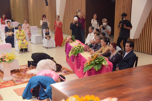 Wedding Ceremony at the pagoda