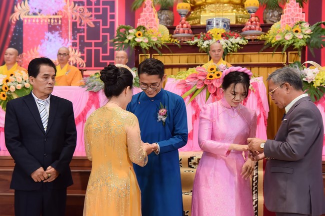 Wedding Ceremony at the pagoda