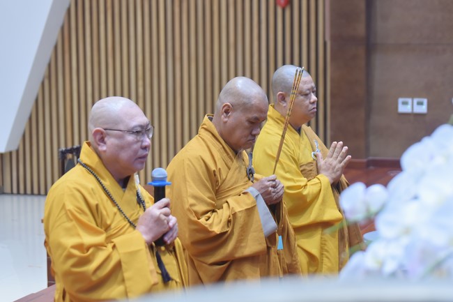 Pratimoksa Commandment Declaring Rite at Hoang Phap pagoda