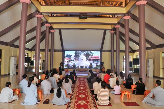 Awarding the 15th Wisdom Nurturing Scholarships in the North, Central and Southwest regions