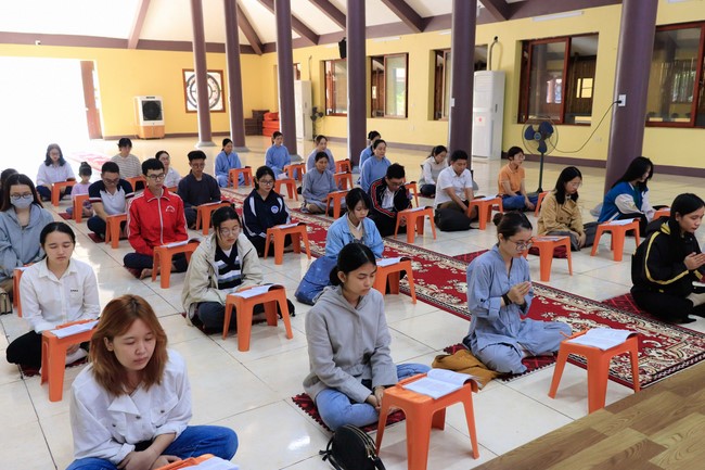 Awarding the 15th Wisdom Nurturing Scholarships in the North, Central and Southwest regions