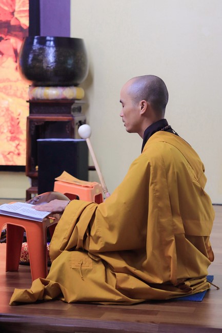 Awarding the 15th Wisdom Nurturing Scholarships in the North, Central and Southwest regions