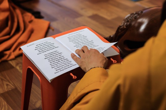 Awarding the 15th Wisdom Nurturing Scholarships in the North, Central and Southwest regions