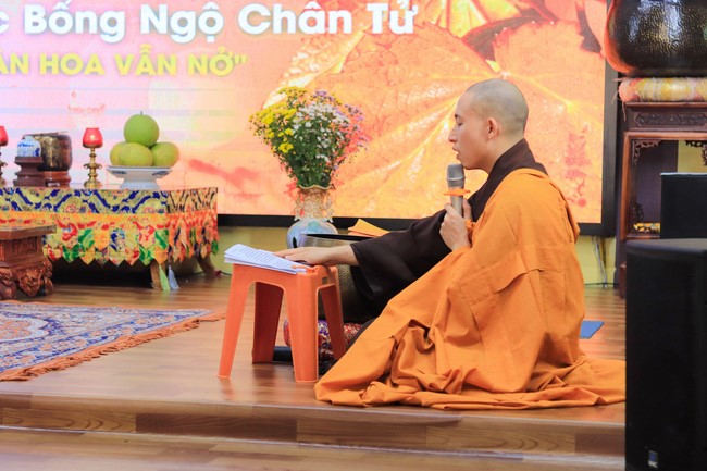 Awarding the 15th Wisdom Nurturing Scholarships in the North, Central and Southwest regions