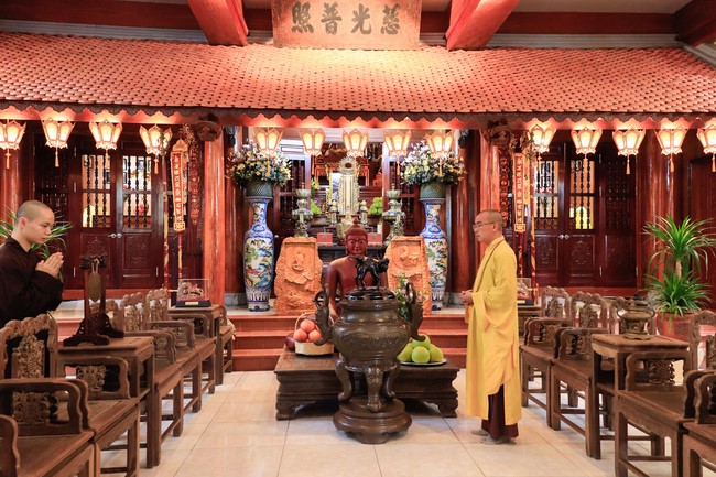 Awarding the 15th Wisdom Nurturing Scholarships in the North, Central and Southwest regions