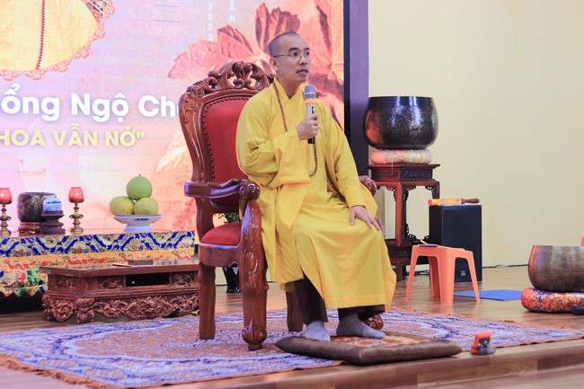 Awarding the 15th Wisdom Nurturing Scholarships in the North, Central and Southwest regions