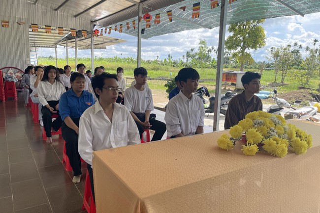 Awarding the 15th Wisdom Nurturing Scholarships in the North, Central and Southwest regions