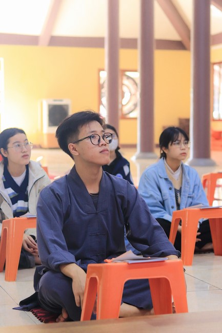 Awarding the 15th Wisdom Nurturing Scholarships in the North, Central and Southwest regions