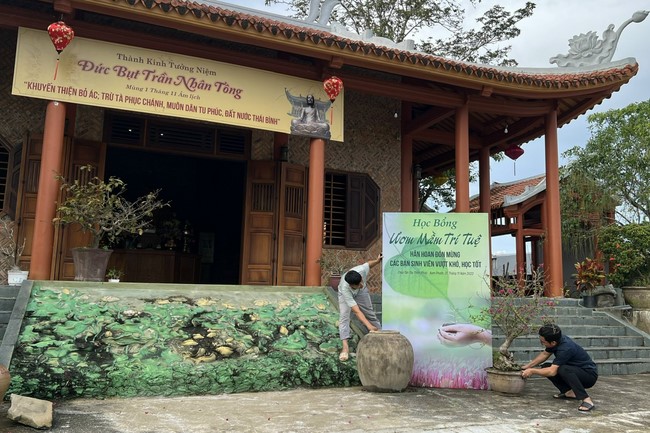 Awarding the 15th Wisdom Nurturing Scholarships in the North, Central and Southwest regions