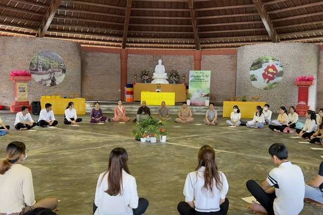 Awarding the 15th Wisdom Nurturing Scholarships in the North, Central and Southwest regions