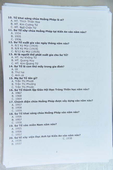 Monks and Buddhists reviewing the life and careers of Hoang Phap Pagoda’s Founder