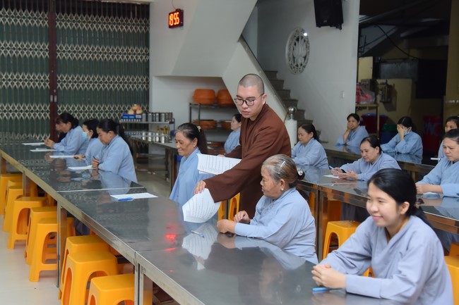 Monks and Buddhists reviewing the life and careers of Hoang Phap Pagoda’s Founder