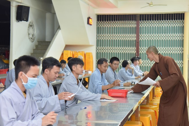 Monks and Buddhists reviewing the life and careers of Hoang Phap Pagoda’s Founder