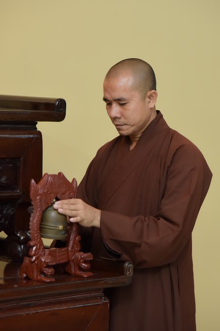 Monks and Buddhists reviewing the life and careers of Hoang Phap Pagoda’s Founder