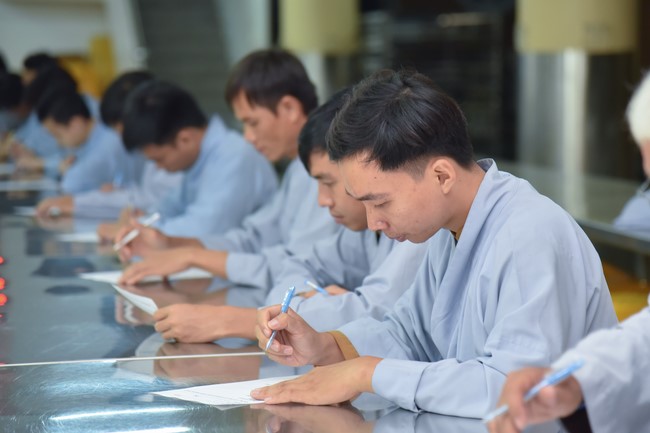 Monks and Buddhists reviewing the life and careers of Hoang Phap Pagoda’s Founder