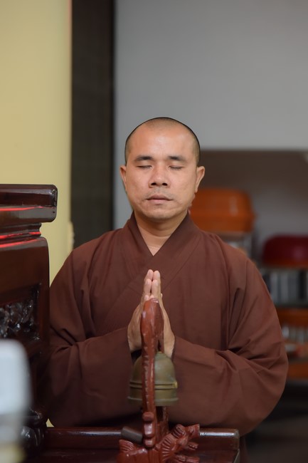 Monks and Buddhists reviewing the life and careers of Hoang Phap Pagoda’s Founder